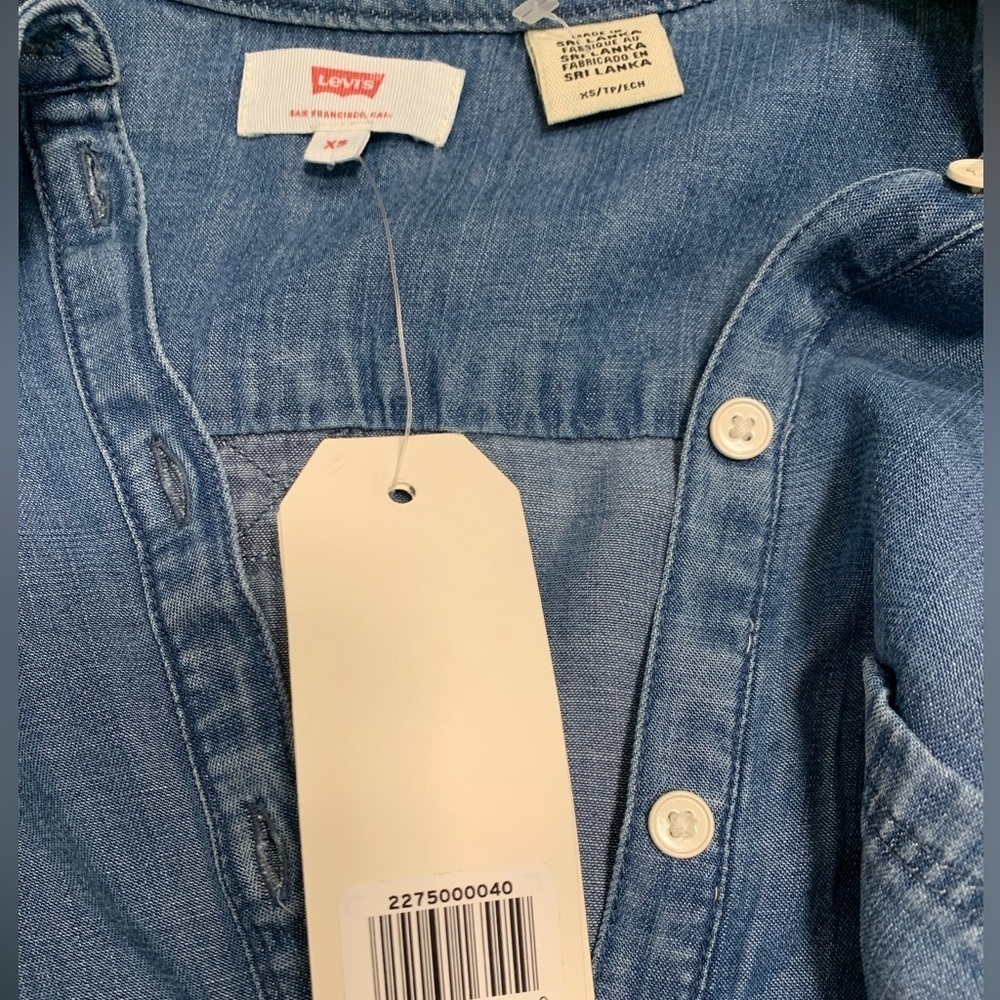Levis Denim Shirt in Blue Wash Size XS - Picture 4 of 6